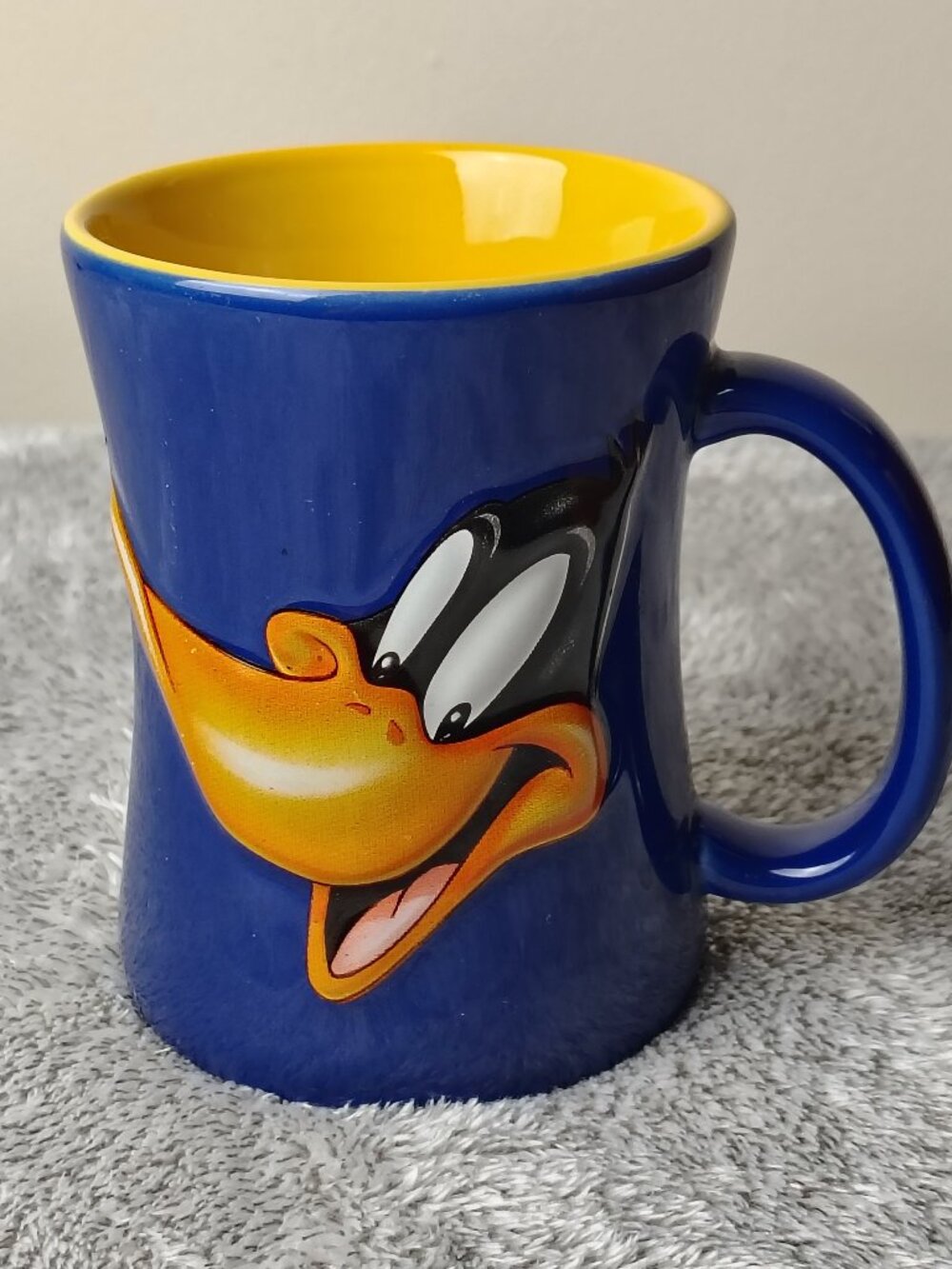 Vintage DAFFY DUCK Coffee Mug Blue Embossed Graphic Looney Tunes Y2K Xpres